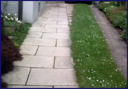 verlegen Wabenplatten, Pflastern Gehweg (vorher)