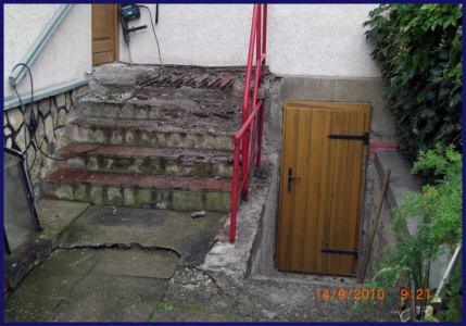Sanierung Terasse, Treppenabgang und Gel&auml;nder (vorher)
