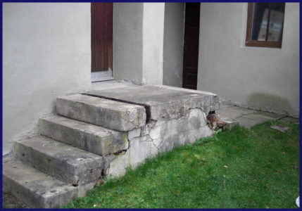 Treppenanlage, Pflasterarbeiten und Stahlgel&auml;nder (vorher)